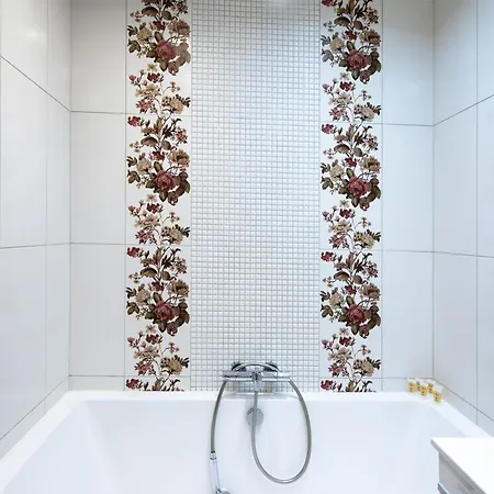 Embassy Center With Parking Apartament