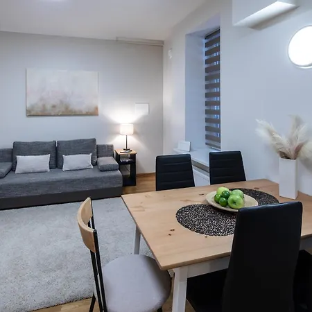 Embassy Center With Parking Apartament