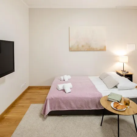 Embassy Center With Parking Apartment *