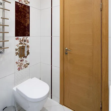 Embassy Center With Parking *