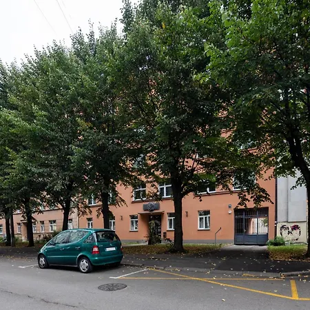 Embassy Center With Parking *