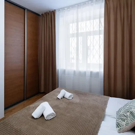 Embassy Center With Parking Daire